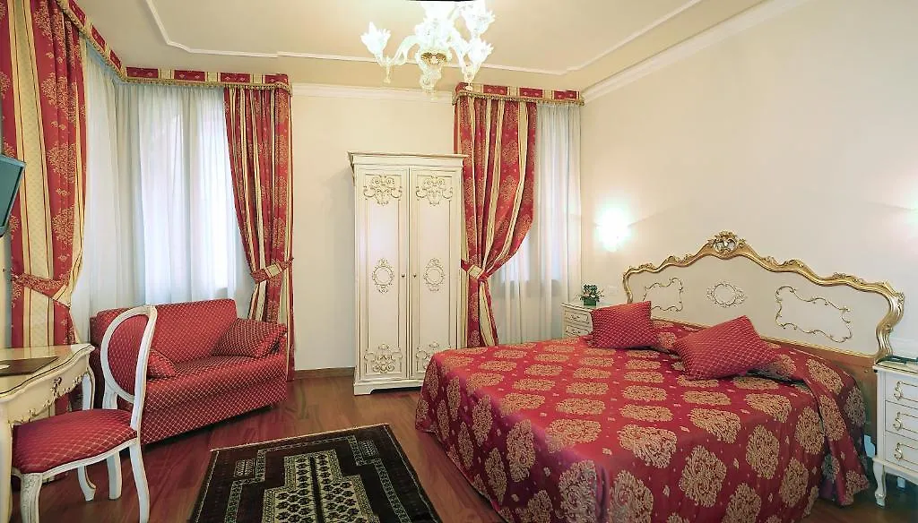 Hotel San Luca Venezia 3*, ונציה